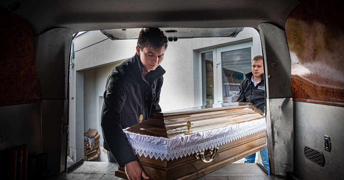 Végbúcsú, közelről